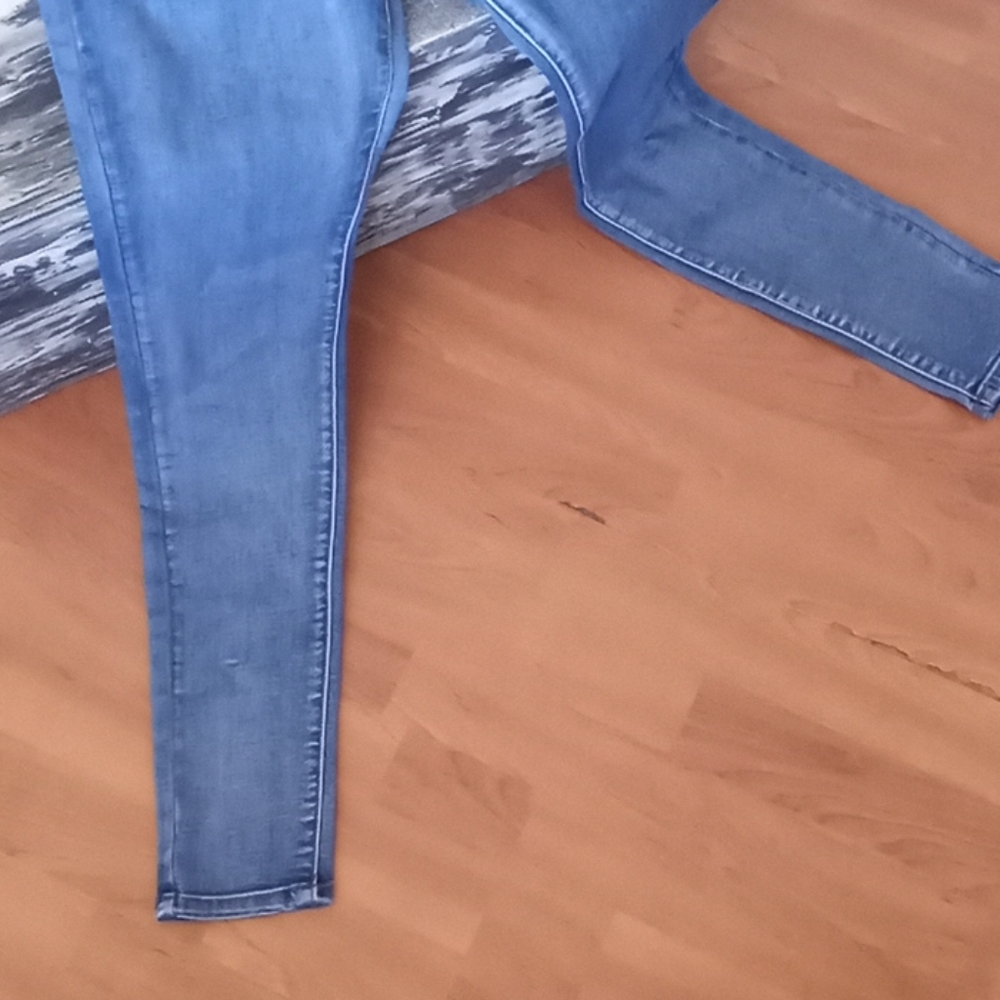 Jeans - Picture 2 of 2